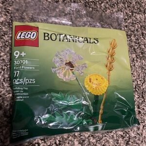 LEGO Botanicals Field Flowers Set with Yellow and Green